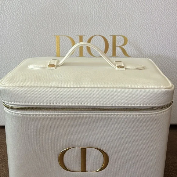 Dior White Vanity Case with Gold Logo - Picture 4 of 13